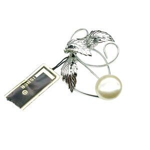 Vintage Lisner Silver-Tone Leaf Brooch with Elegant Faux Pearl Accent
